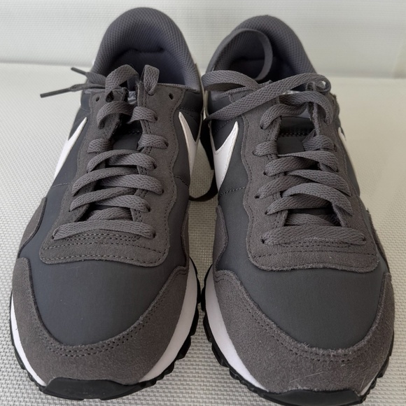 Nike Men's Air Pegasus 83 (NWOT): Size 8 - Picture 3 of 4